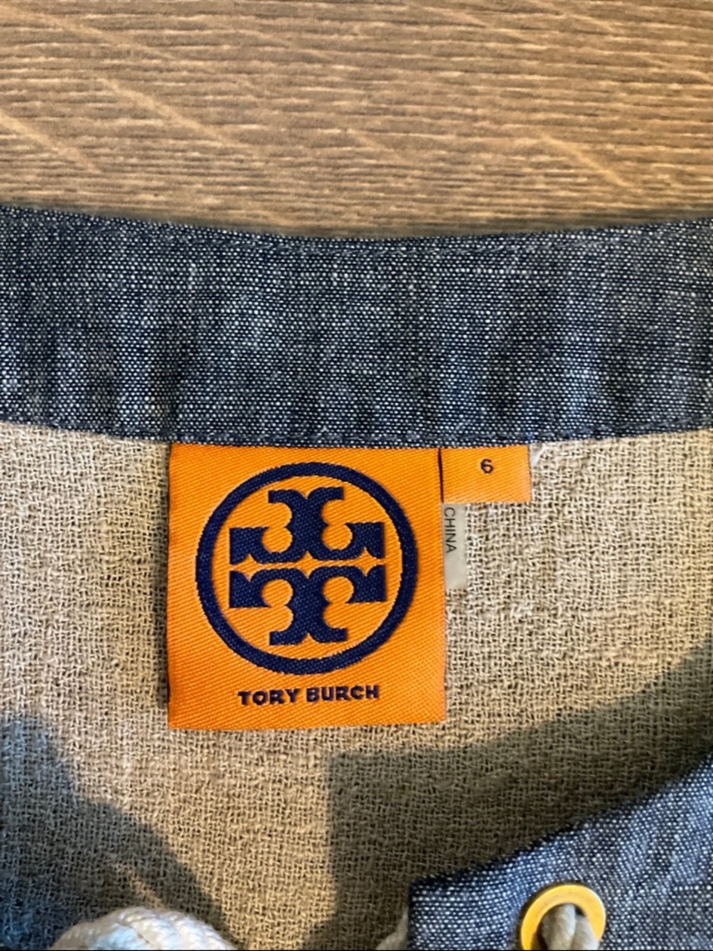 Tory Burch beige linen 3/4 sleeve top with denim accents and lace up front, 6 - Picture 4 of 9